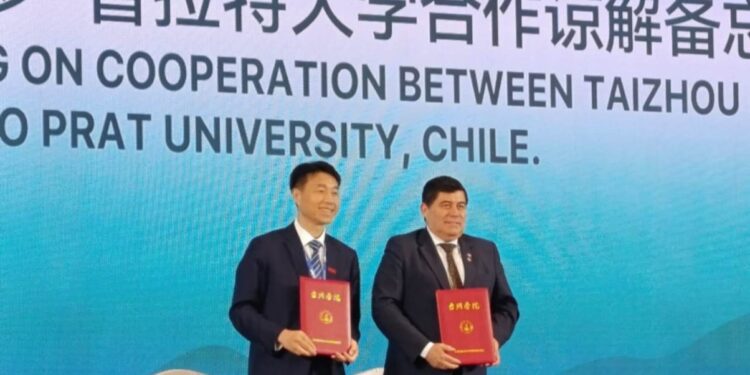 Rector UNAP presentó potencialidades de Iquique y Tarapacá durante foro cultural en China