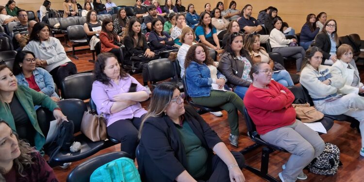 Docentes de aula de establecimientos con PIE e instituciones de educación superior de Tarapacá abordan el desafío de aprender a incluir