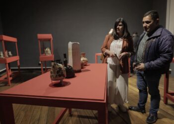 Miradas de colección: Barros Cruzados, exposición de arte prehispánico y contemporáneo