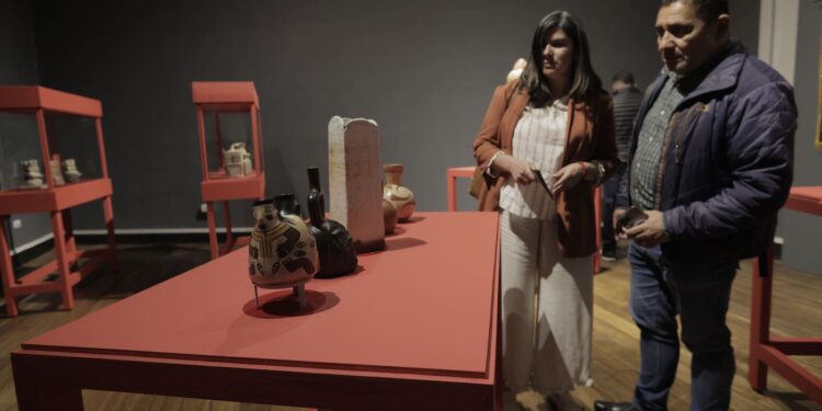 Miradas de colección: Barros Cruzados, exposición de arte prehispánico y contemporáneo