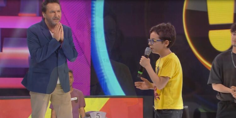 Se emocionó Huevo Fuenzalida: Niño sorprende con canción de Freddie Mercury  en «Ahora Caigo»