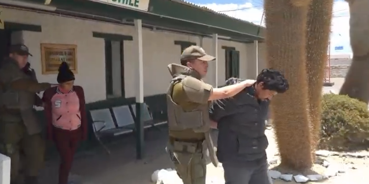 Sorprenden a tres «coyotes» que tenían encerrados a 56 migrantes en Colchane