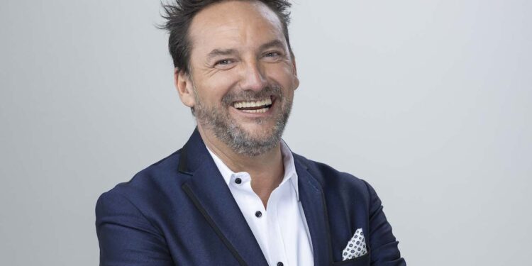 Daniel Fuenzalida celebra nominación a los Premios Martín Fierro Latino 2024