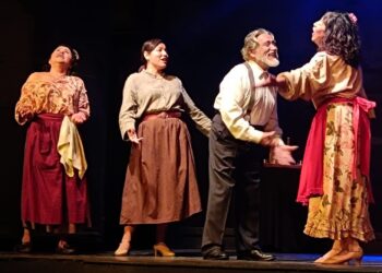 Últimas funciones de la aclamada obra «Entre la pluma y la sangre»