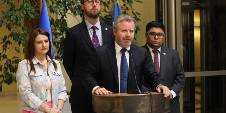 Diputado Trisotti destaca que modificaciones a legislación migratoria terminancon “privilegios que el extranjero ilegal tiene en nuestro país”