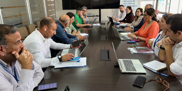 Delegada Presidencial conoció la cartera de proyectos del Ministerio de Obras Públicas