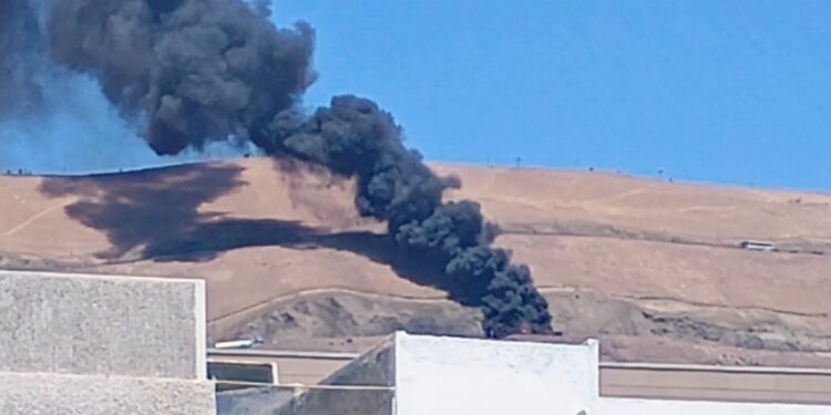 Camión grúa se incendió en ruta A-16 y generó gran columna de humo y segundo «taco»