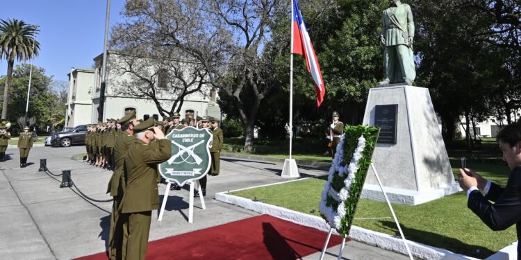 Con inauguración de salón y ofrenda floral se conmemoró aniversario de natalicio del General Carlos Ibáñez del Campo