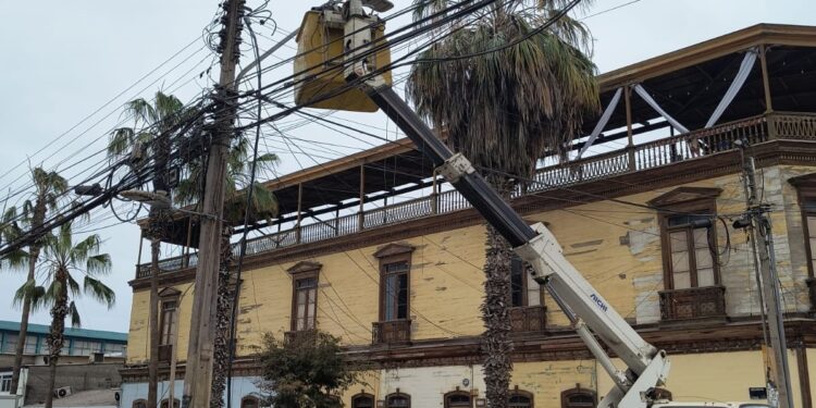 CGE dio cuenta del robo de líneas eléctricas en la intersección de calles Baquedano y Zegers