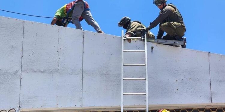 Detenido tras bajarlo del techo de la Iglesia Campanario