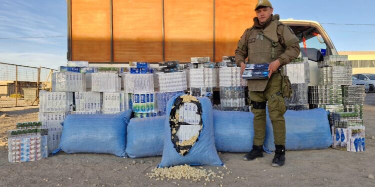 Trasladaban cigarrillos de contrabando en sacos de pululos en sector de Colchane