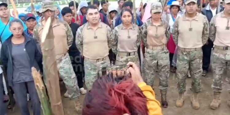 Adherentes de Evo Morales se toman un regimiento en Bolivia: Tienen de rehenes a militares y civiles