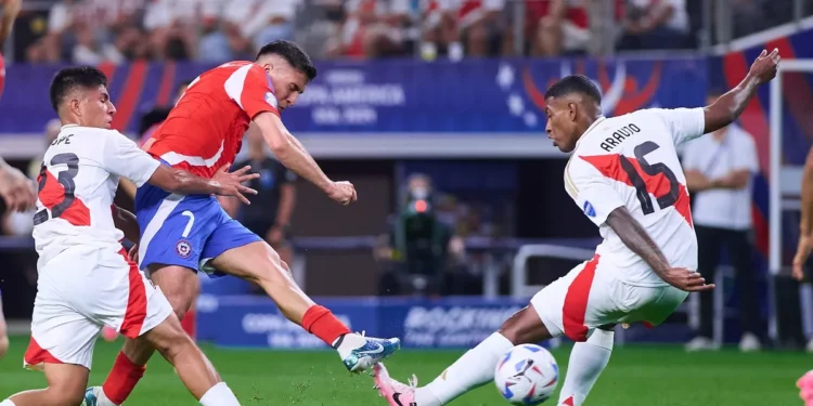 Chile empató con Perú y sigue en último lugar de Eliminatorias al Mundial