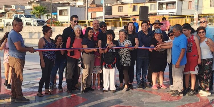 MINVU hace entrega a la comunidad de la plaza Mirador Sur con actividades deportivas y forestación junto a vecinas y vecinos