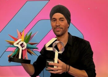 Enrique Iglesias galardonado en LOS40 Music Awards Santander 2024 con el Premio Global Icon