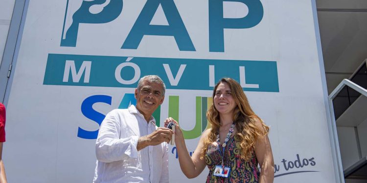 Servicio de Salud entrega moderno Pap Móvil a Salud Municipal de Iquique