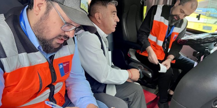 Dirección del Trabajo fiscalizará 150 buses interurbanos por aumento de viajes previo a Año Nuevo e inicio de vacaciones