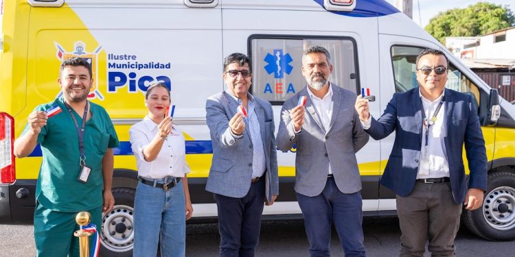 Municipio de Pica y Collahuasi entregan segunda ambulancia para asistencia especializada al Cesfam de la comuna