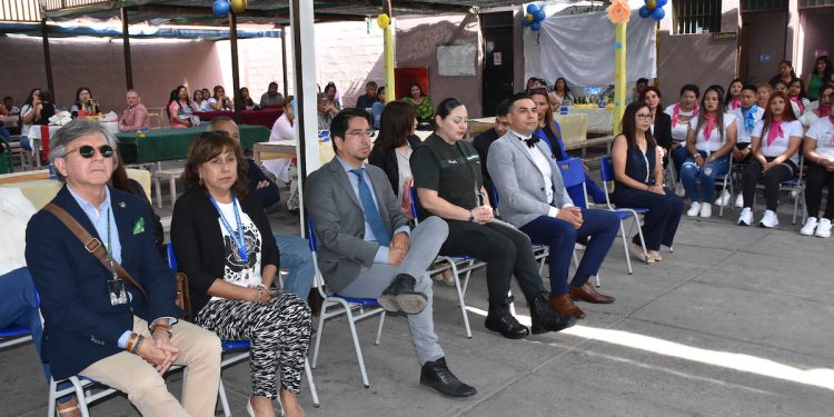 Anexo del Liceo CEIA, licenció a sus alumnas de cuarto medio y octavo básico
