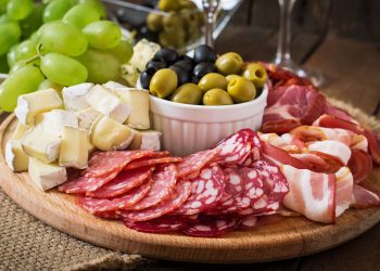 ¡Celebra la llegada del 2025 con exquisitos picoteos gourmet!