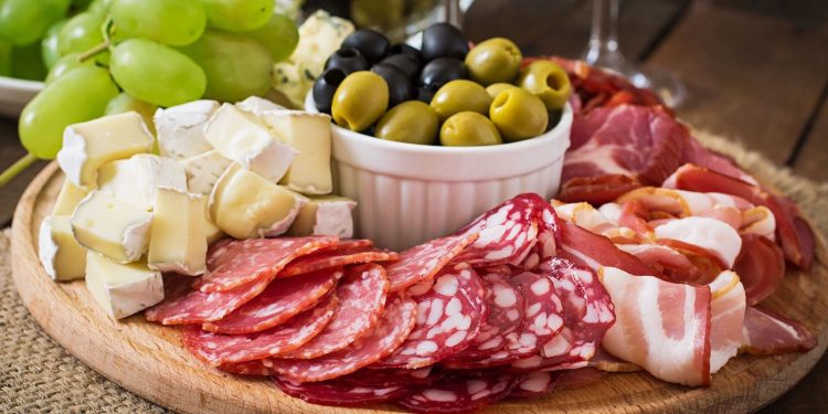 ¡Celebra la llegada del 2025 con exquisitos picoteos gourmet!