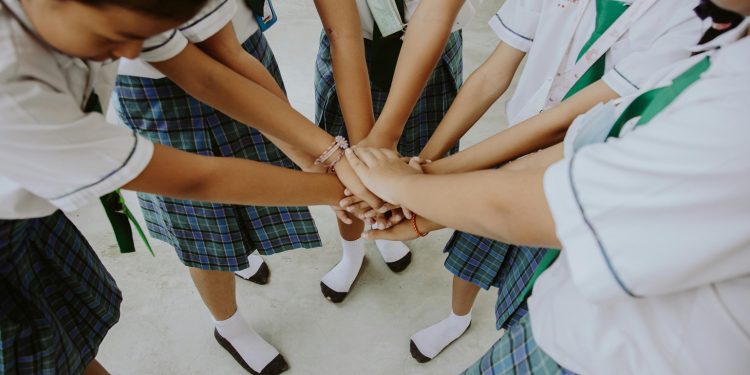 Encuesta Chile nos Habla: 83,9% considera que la violencia se ha tomado los colegios públicos