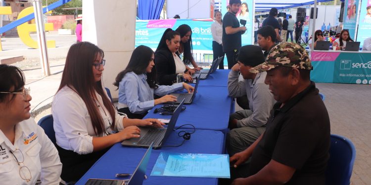 Exitosa Feria Laboral de Sence en Pozo Almonte, se instala ahora en Iquique