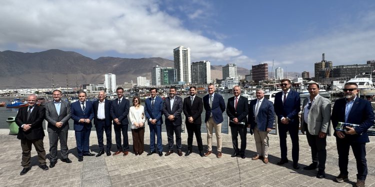 Comitiva de Jujuy destaca potencial del Puerto de Iquique