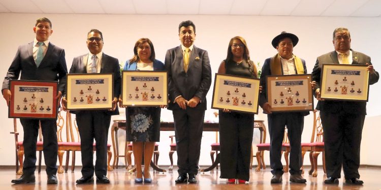 Alcalde y concejales electos asumen funciones en Pica durante ceremonia oficial