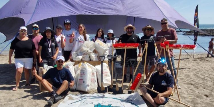 Arica Siempre Activa AG se sumó a la limpieza de playa La Lisera