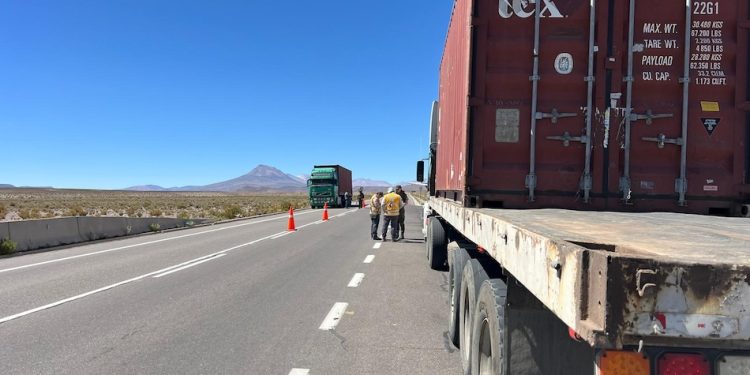 Seremi de Transportes y Telecomunicaciones realiza operativo de fiscalización en Colchane