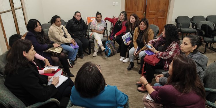 SernamEG lanza convocatoria para un innovador programa de formación anual en liderazgo y participación