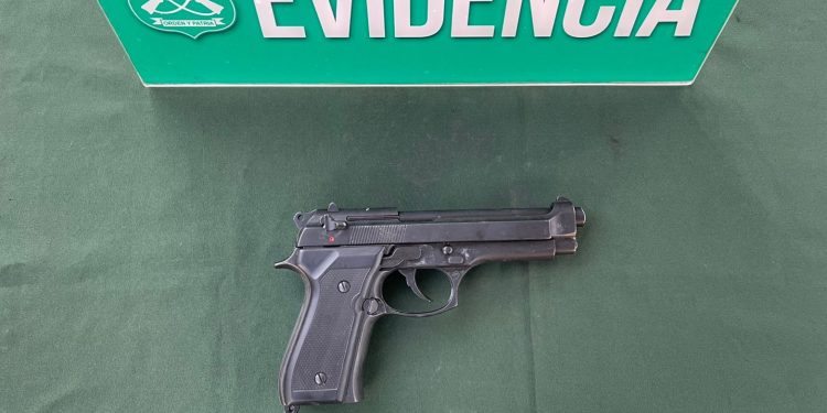 Detenidos dos bolivianos por porte de arma