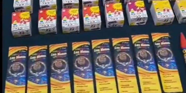 Carabineros decomisó fuegos artificiales que vendían en la vía pública
