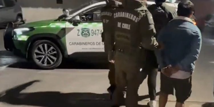 Carabineros los pilló con las «manos en la masa»; uno registra 30 causas por delito de robo