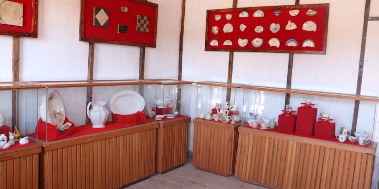 Un viaje por el pasado en exhibición de objetos de cerámica, porcelana y vidrio en Casa Museo de Oficina Salitrera Humberstone