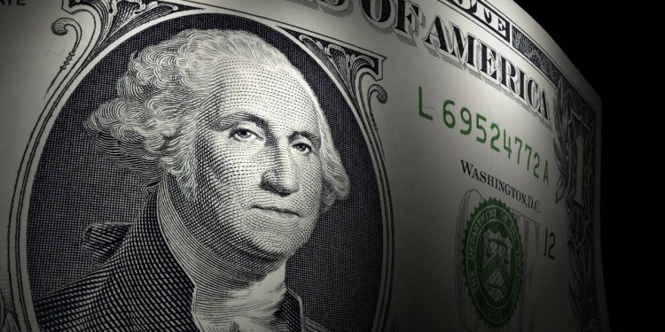 Dólar alcanza los $1.000: ¿Cómo impactará en los precios navideños?