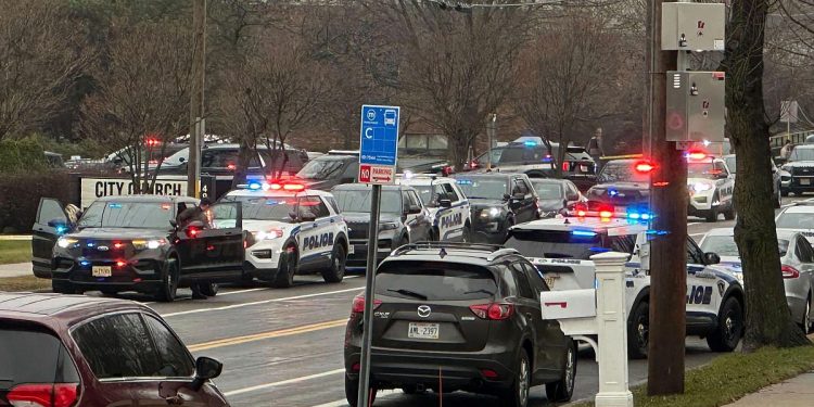 Al menos tres muertos deja un tiroteo en una escuela cristiana de Wisconsin, EEUU