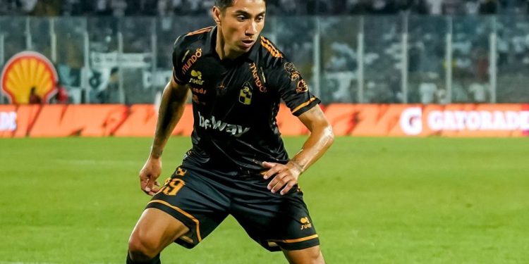 Colo Colo recibe claro aviso por Cabral y un posible reemplazo de Cortés tiene nuevo club