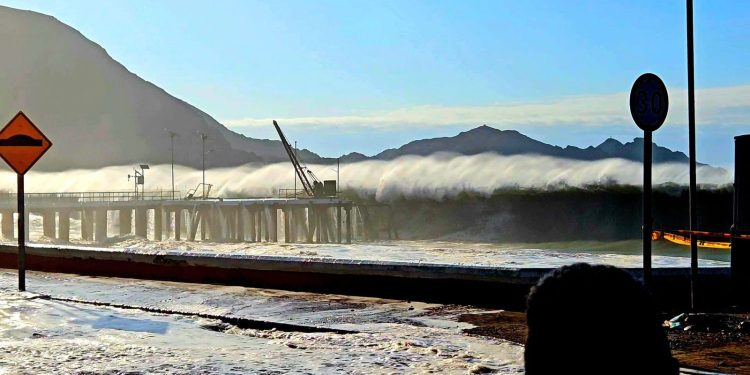 Marejadas desde Arica hasta Golfo de Arauco y Archipiélago Juan Fernández 1 y 2 de enero