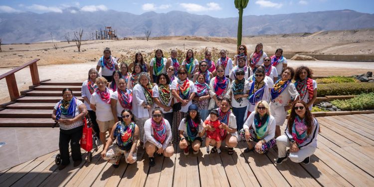Más de 40 mujeres de Baquedano y Sierra Gorda fortalecen habilidades de liderazgo comunal