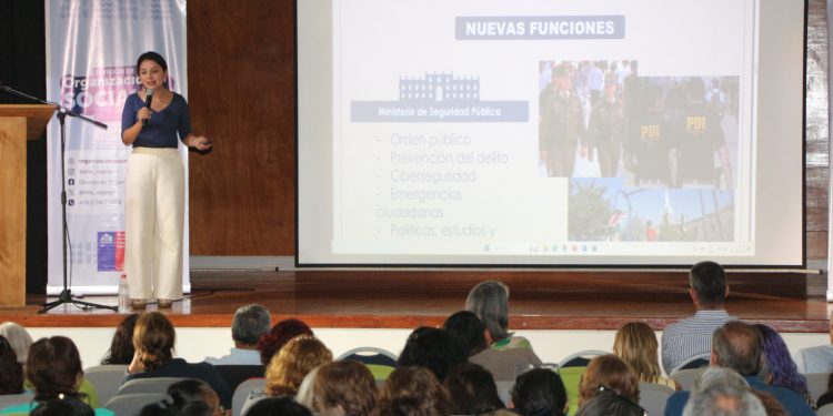 Delegada presidencial informó a dirigentes sociales sobre creación del Ministerio de Seguridad Pública