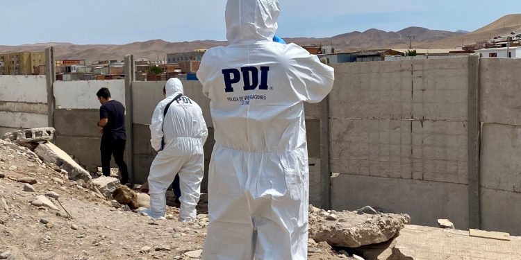 PDI investiga muerte de mujer hallada en sitio eriazo