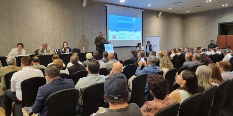 Carabineros participó en Seminario sobre Seguridad