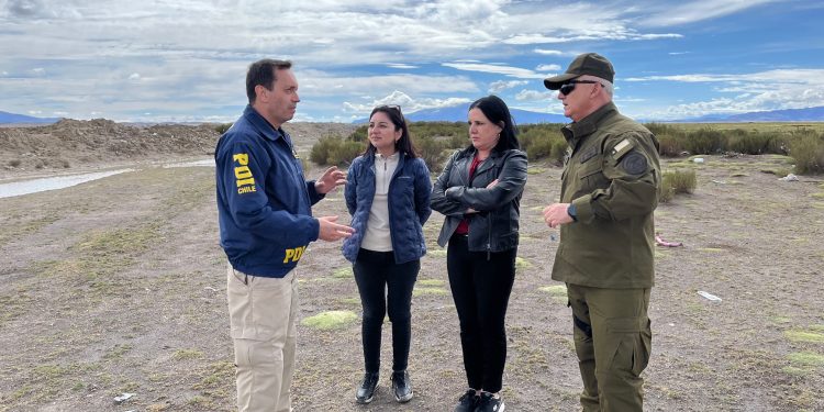 Delegada Presidencial y máximas autoridades policiales en Colchane
