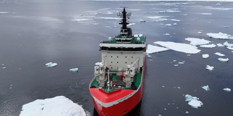 Rompehielos «Almirante Viel» ejecuta exitosa primera jornada de pruebas de verano
