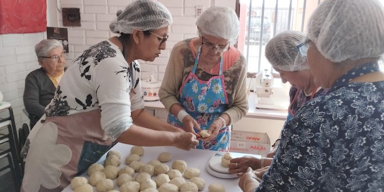 Club de Adulto Mayor “Volver a Empezar: “Estamos equipando la cocina soñada”