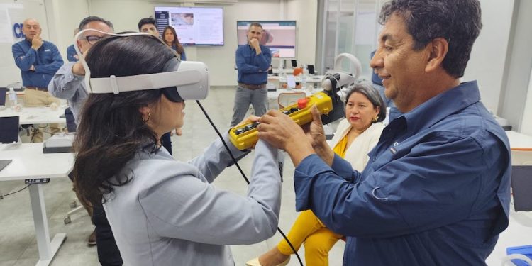 CORFO y CEIM seleccionarán 30 empresas regionales para participar en programa tecnológico 4.0