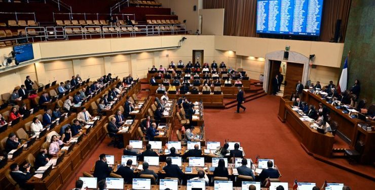 Senado aprueba reforma de pensiones con aumento del 7% en cotizaciones