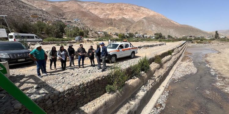 Gobierno de Tarapacá financia obras preventivas ante lluvias estivales en Camiña